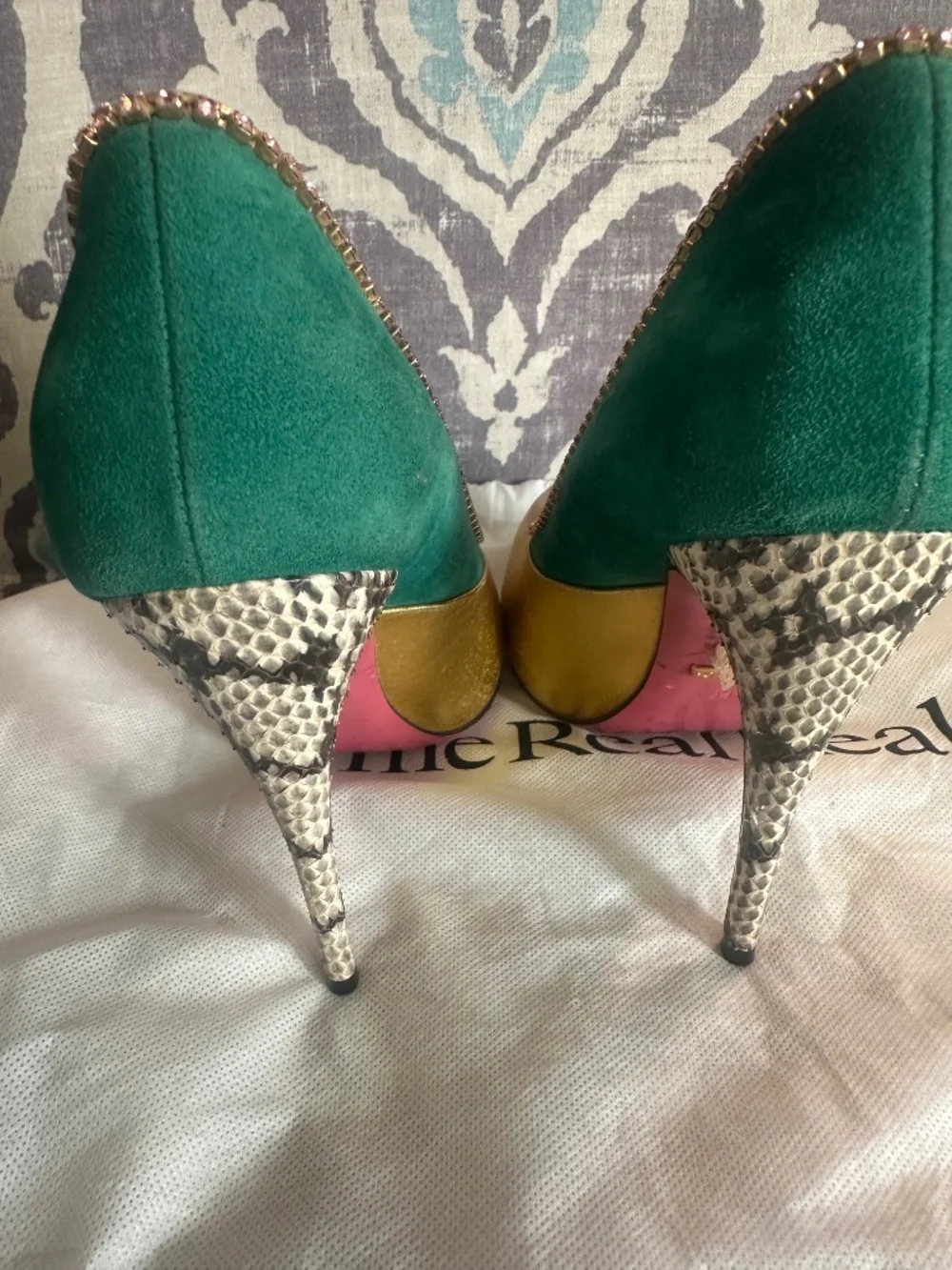 Authentic Gucci Leather & Suede Color block Pattern Pumps - Picture 10 of 15